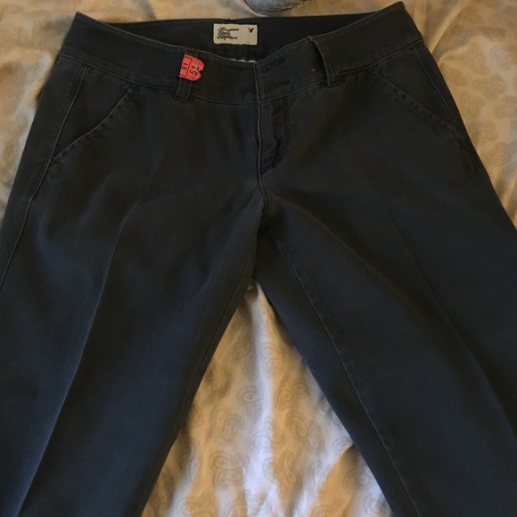 2 American eagle pairs of pants