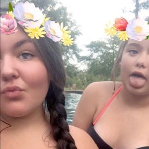 Meet your Posher, Hallie