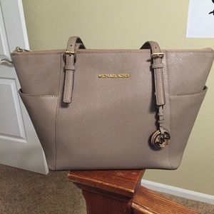 Michael Kors jet set large saffiano tote