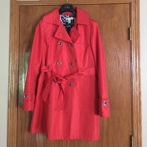 Adorable like new trench coat!! ❤️