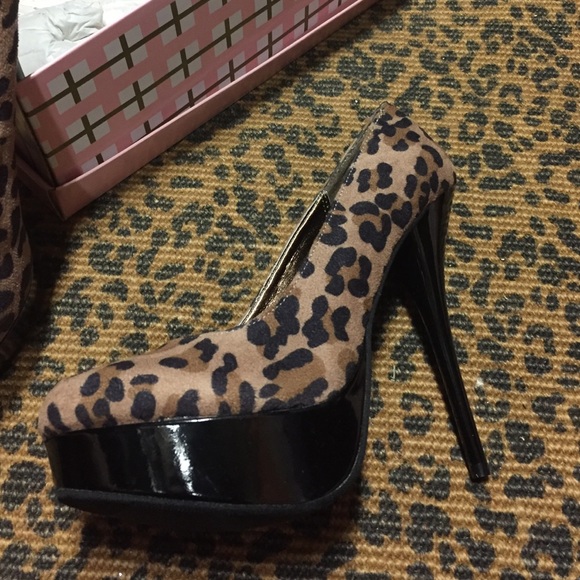 Wild Diva Leopard Heels - Picture 2 of 4
