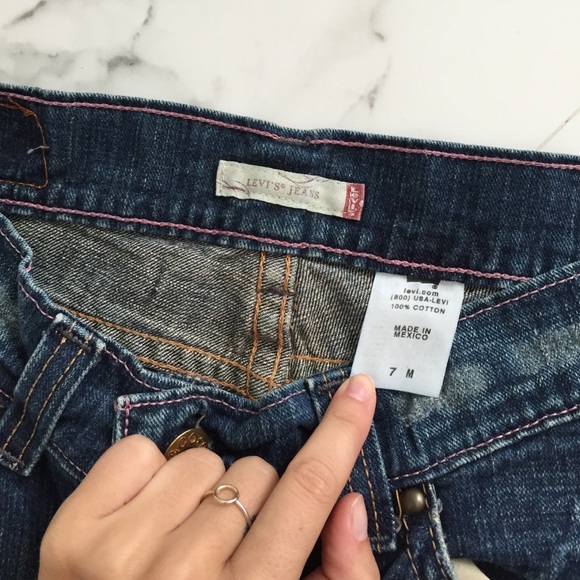 Levis - Picture 2 of 3