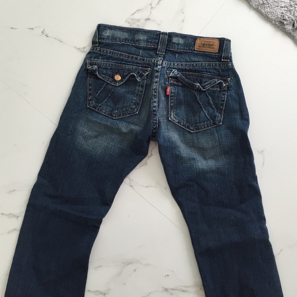 Levis - Picture 3 of 3