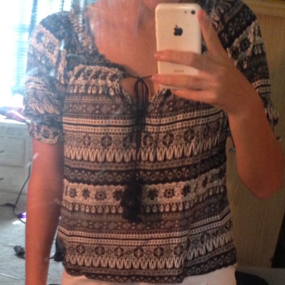 Cute Shirt , Wore Once , Doesnt Fit Anymore - Picture 1 of 4