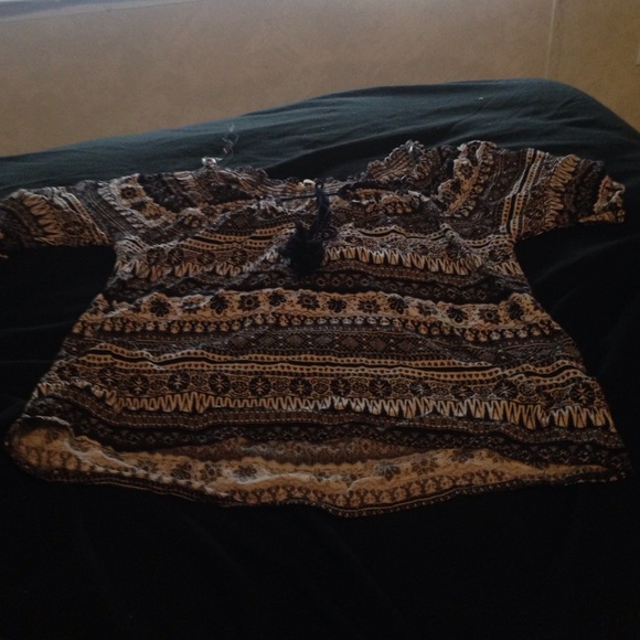 Cute Shirt , Wore Once , Doesnt Fit Anymore - Picture 2 of 4