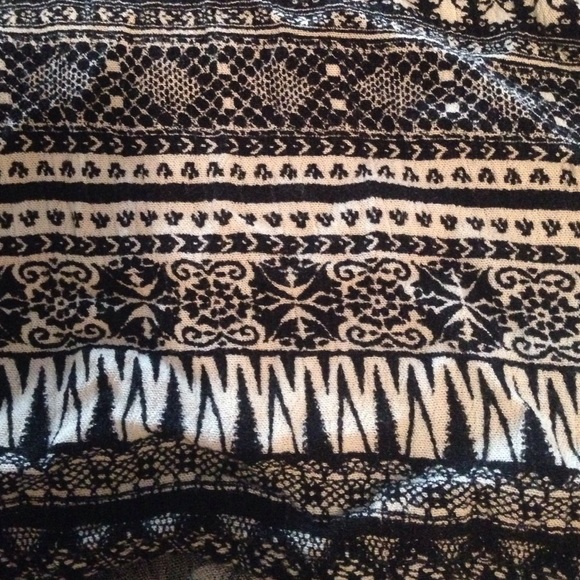 Cute Shirt , Wore Once , Doesnt Fit Anymore - Picture 3 of 4