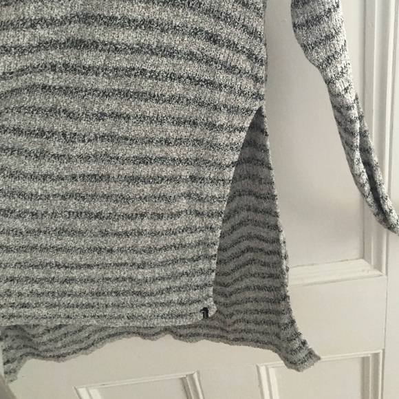 California Striped gray Knit Volcom Sweater - Picture 4 of 4