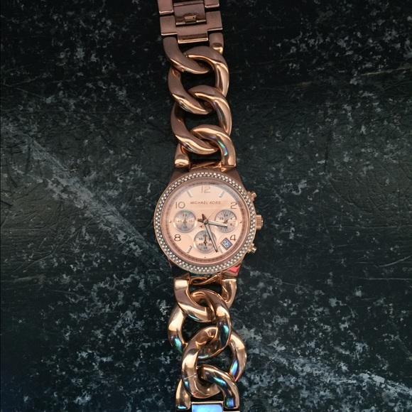 Michael Kors Women's Rosegold Runway Twist Watch