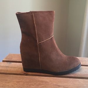 Never worn Brown Boots