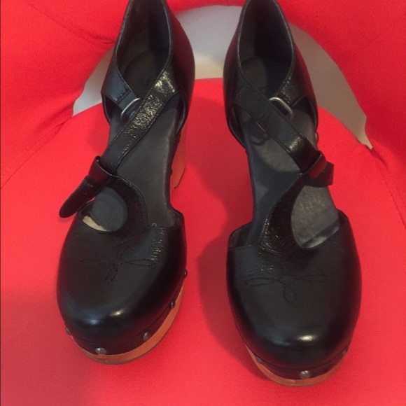 ugg shoe black color, excellent conditions