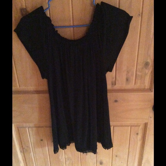 Black off the shoulder tee - Picture 3 of 3