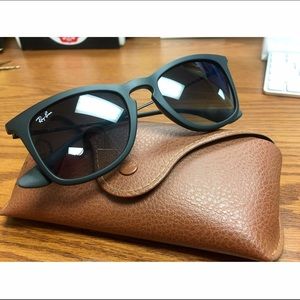 Black Matte Wayfarer Ray-Bans