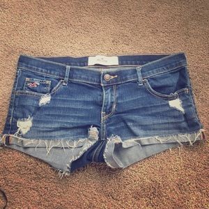 Hollister Distressed Jean Shorts 😍