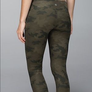 Lululemon Luxtreme Wunder Under Crops VERY RARE