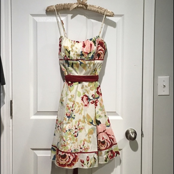Cute dress with some flaws! 💃🏼