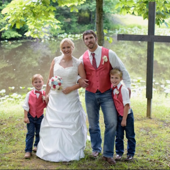 Meet your Posher, Jill! Happily married w/ 2 boys - Picture 2 of 2