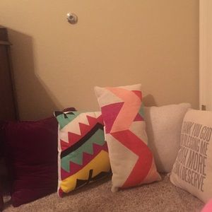 Selling throw pillows that are brand new