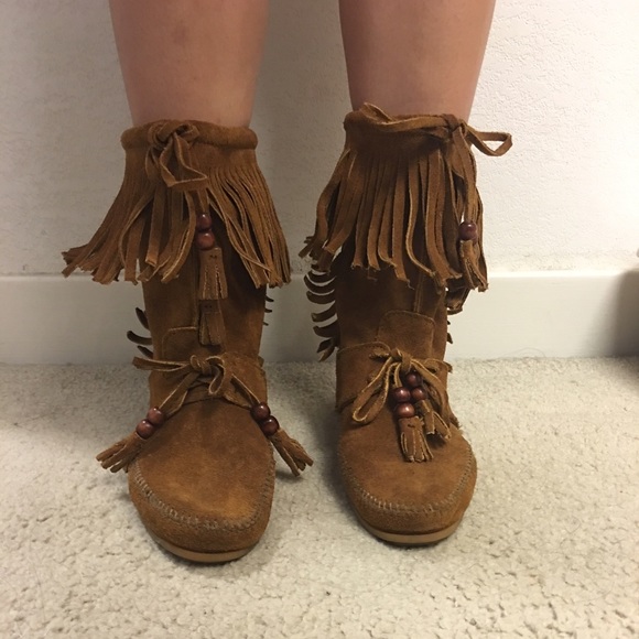 Minnetonka leather fringe moccasin boots