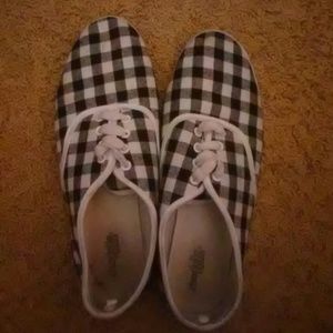 Black and white charlotte russe