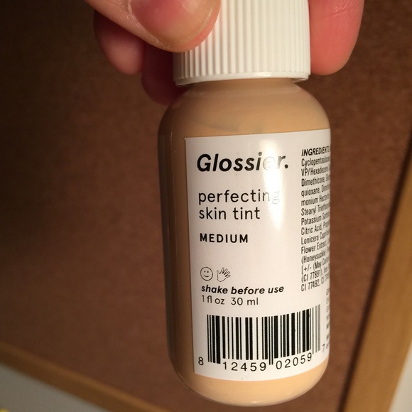 Medium skin perfecting tint Glossier