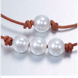 HANDMADE LEATHER CHOKER WITH PEARLS