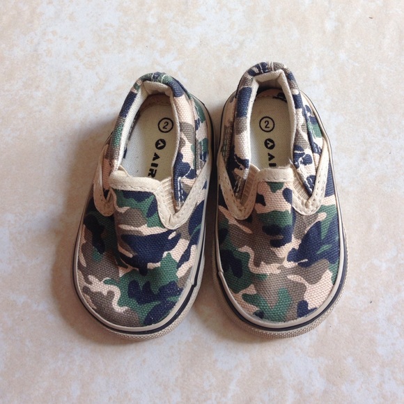 Airwalk camo toddler shoes size 2