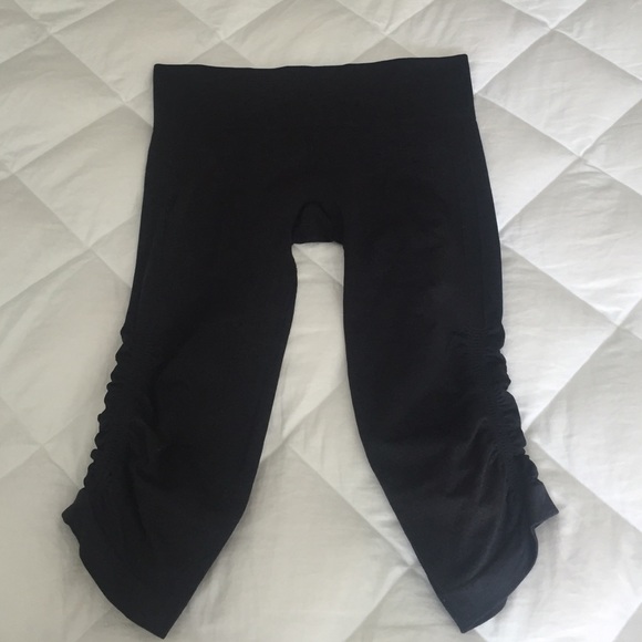 Lululemon ebb and flow crop