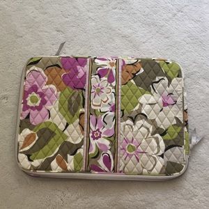 Large Vera Bradely zippered laptop sleeve
