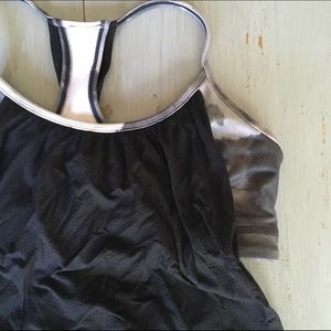 Black and gray lululemon top