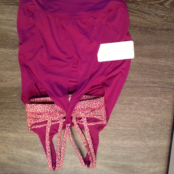 Lululemon Noveau Limits Tank - Picture 4 of 4