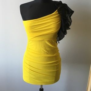 Sexy yellow mini dress. One shoulder, stretchy