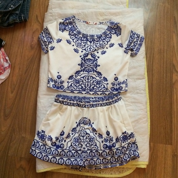 Adorable 2 piece outfit!