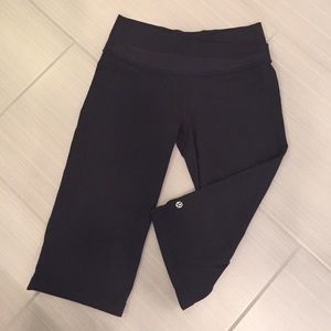 Lululemon Astro crop knee length shorts