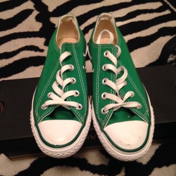 Kelly green converse