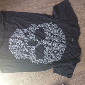 Boys skull shirt never worn
