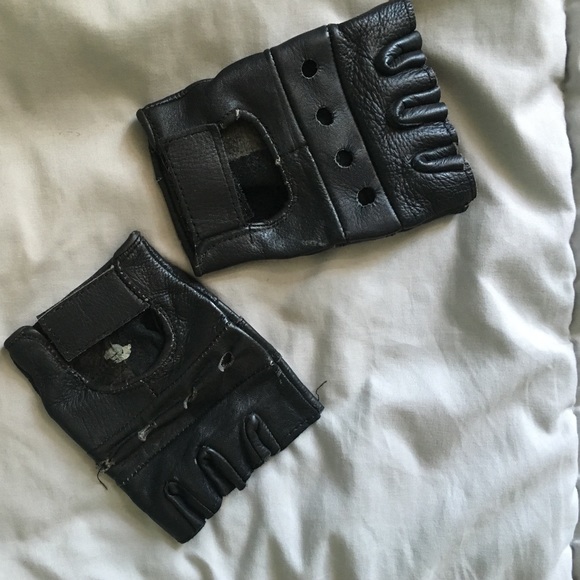 Fingerless gloves