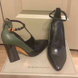 BCBGMAXAZRIA Black/hunter color blocked heels