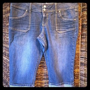 Below the knee Bermuda Jean shorts