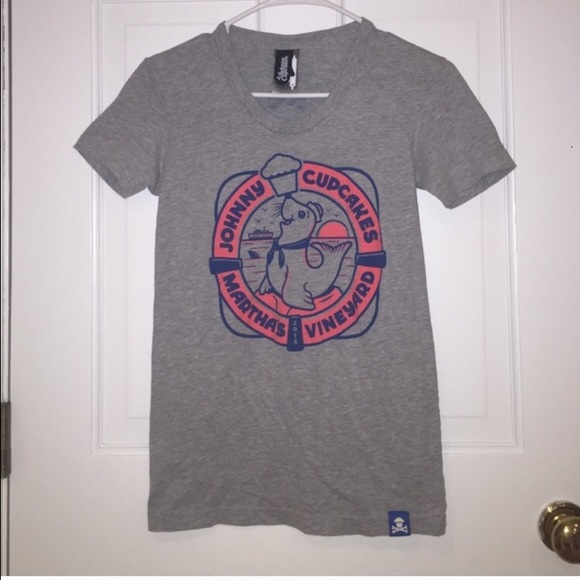 Johnny cupcakes Tops - Limited edition Johnny Cupcake Martha's Vineyard T