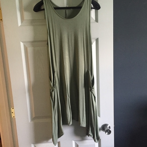 Francesca's Green Sleeveless Dress