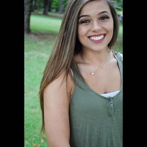 Meet your Posher, Alexis