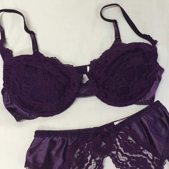 Victoria's Secret Lace and Satin Bra - Picture 2 of 4