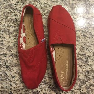 TOMS red canvas classics