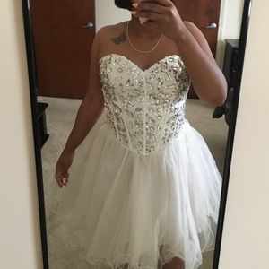 👗 Beautiful Evening Strapless Dress