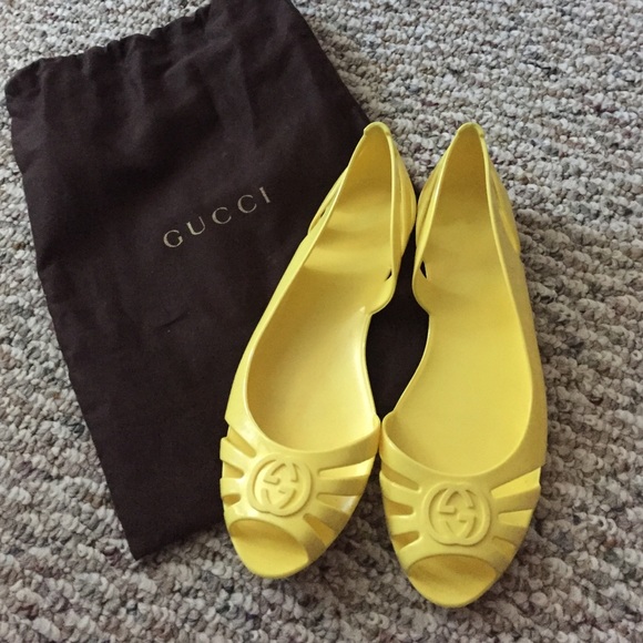 Gucci jelly flat sandals