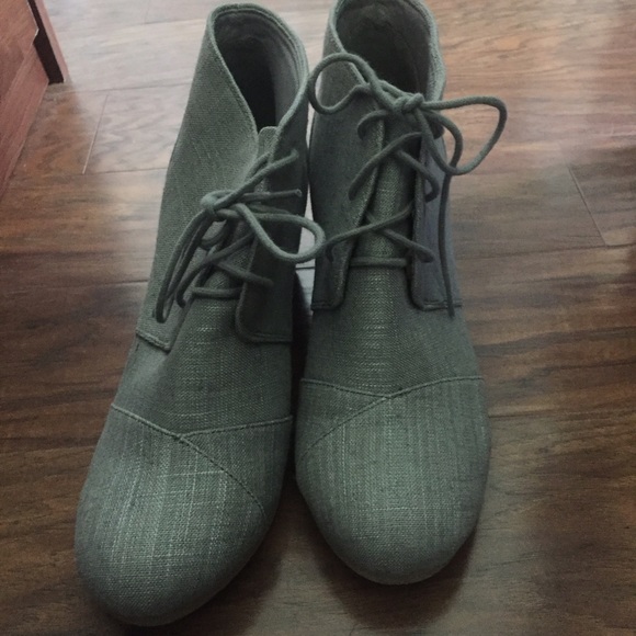 Maurice's Grey Wedges