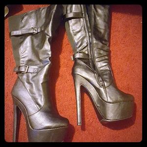 Zip up heeled boots