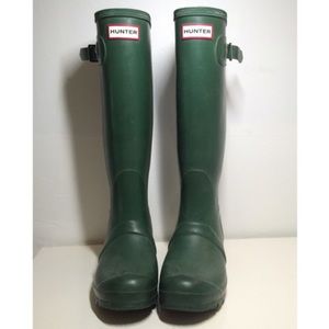 Hunter Matte Green Boots. Size 6, but fits as a 7