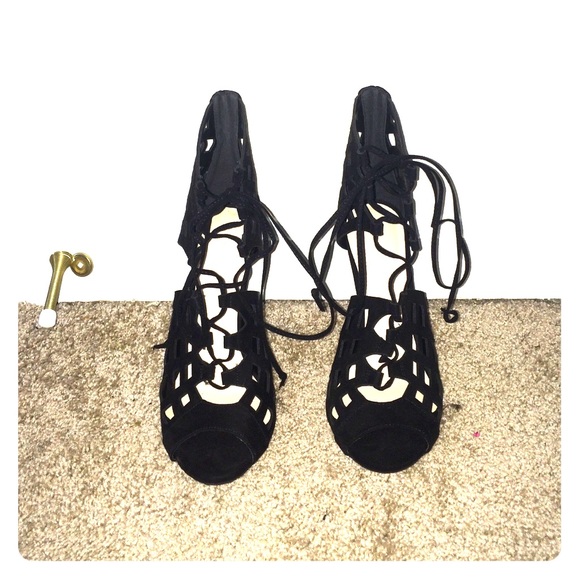 Laced up heels😊