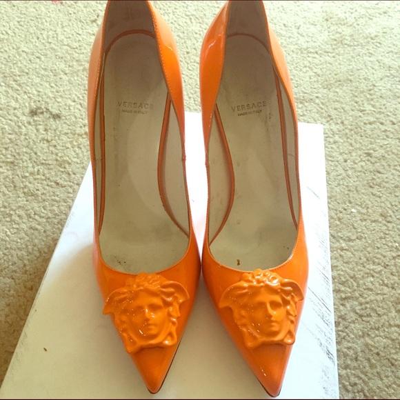 Versace medusa pumps
